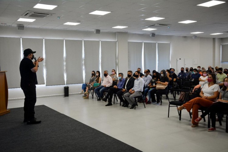 Fotos do programa de educação financeira em Foz do Iguaçu